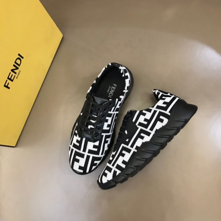 Fendi Sneakers For Men in 186426