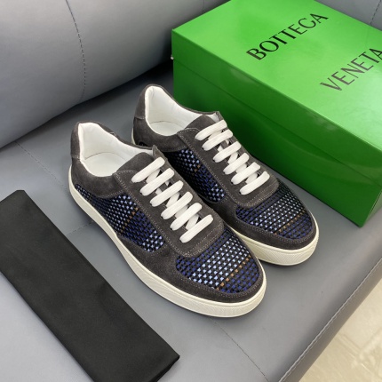Bottega Veneta Sneakers For Men in 186486