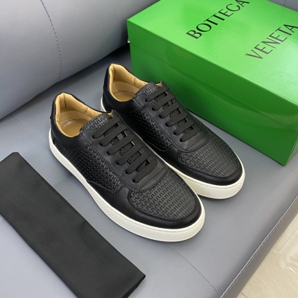 Bottega Veneta Sneakers For Men in 186490