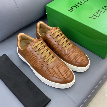 Bottega Veneta Sneakers For Men in 186491