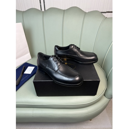 Prada Leather Dress Shoes For Men in 186597