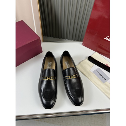 Ferragamo Dress Shoes For Men in 186604