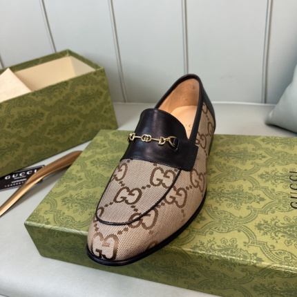 Gucci Dress Shoes For Men in 186677