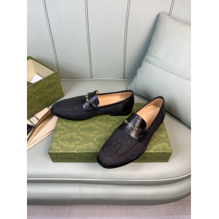 Gucci Dress Shoes For Men in 186678