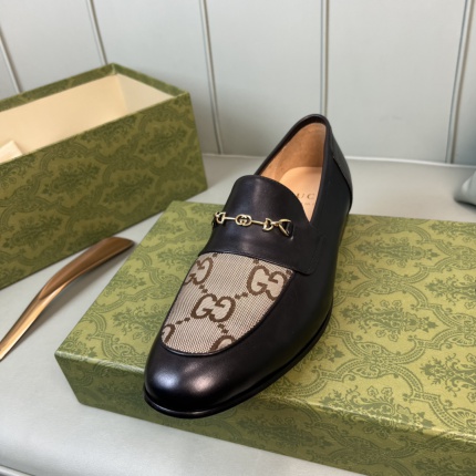 Gucci Dress Shoes For Men in 186679
