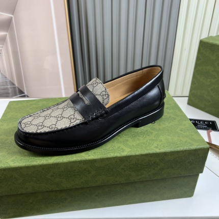 Gucci Dress Shoes For Men in 186682
