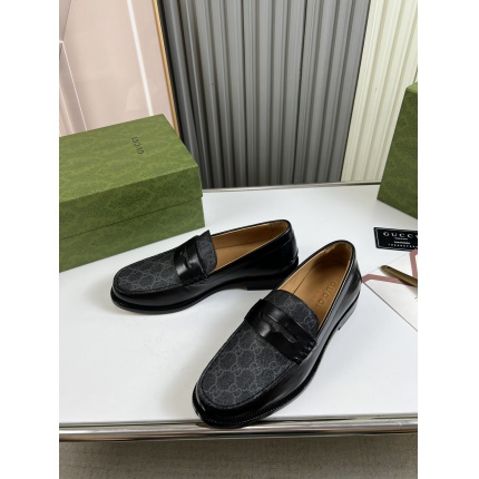 Gucci Dress Shoes For Men in 186683