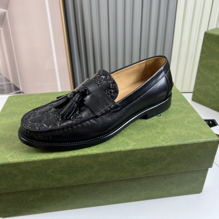 Gucci Dress Shoes For Men in 186684