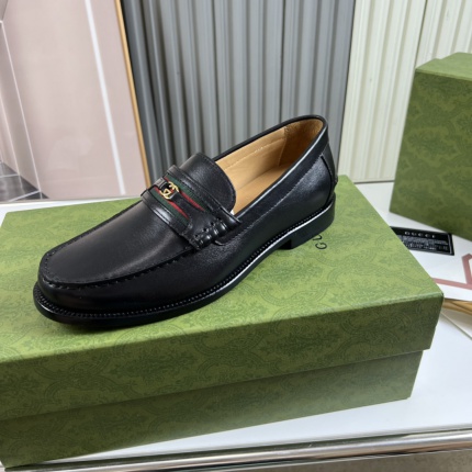Gucci Dress Shoes For Men in 186690