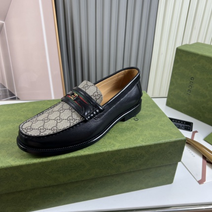 Gucci Dress Shoes For Men in 186691