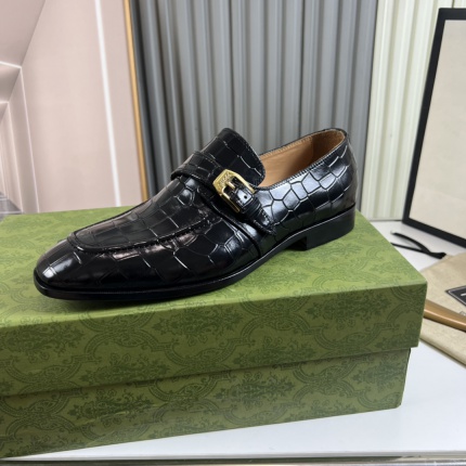 Gucci Dress Shoes For Men in 186695