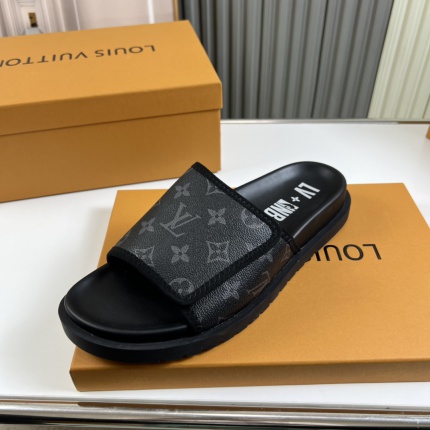 Louis Vuitton Slippers For Men in 186736