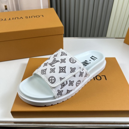 Louis Vuitton Slippers For Men in 186737