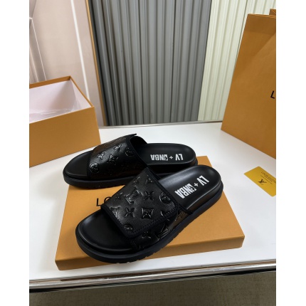 Louis Vuitton Slippers For Men in 186738