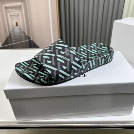Versace Slippers For Men in 186741