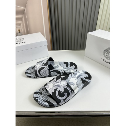 Versace Slippers For Men in 186746