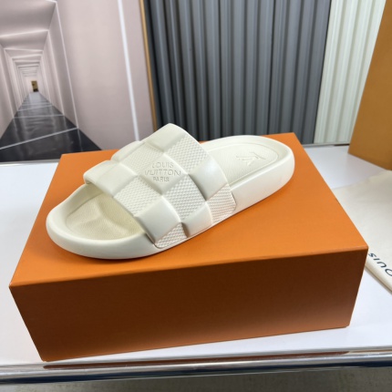 Louis Vuitton Slippers For Men in 186750