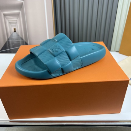Louis Vuitton Slippers For Men in 186751