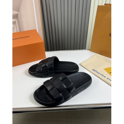 Louis Vuitton Slippers For Men in 186752