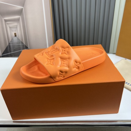 Louis Vuitton Slippers For Men in 186755