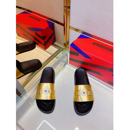 Versace Slippers For Men in 186928