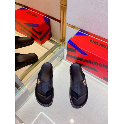 Versace Slippers For Men in 186934