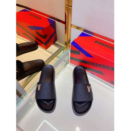 Versace Slippers For Men in 186935