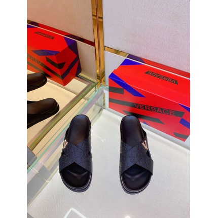 Versace Slippers For Men in 186936