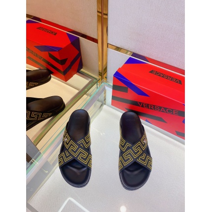 Versace Slippers For Men in 186943
