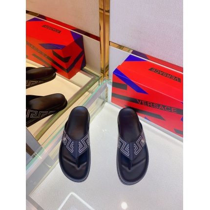 Versace Slippers For Men in 186945