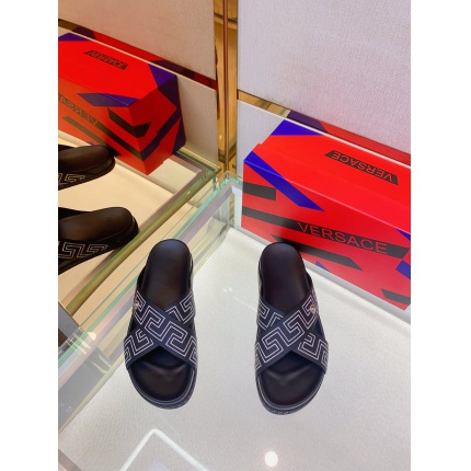 Versace Slippers For Men in 186946