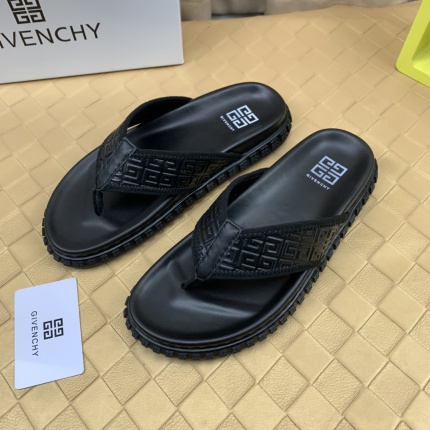 Givenchy Slippers For Men in 186971
