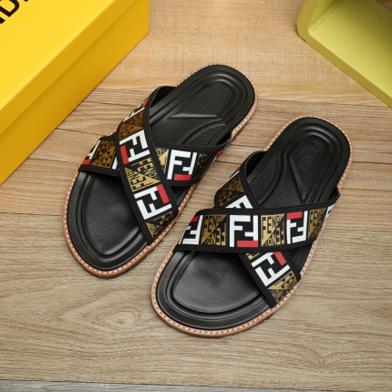 Fendi Slippers And Sandals For Men in 186978