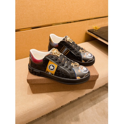 Versace Sneakers For Men in 186988