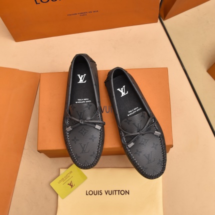 Louis Vuitton Leather Loafers For Men in 186991