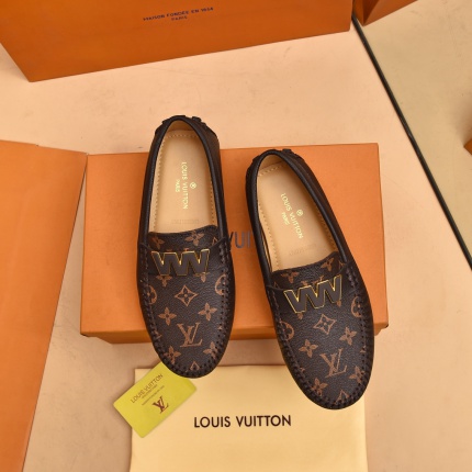 Louis Vuitton Leather Loafers For Men in 186996