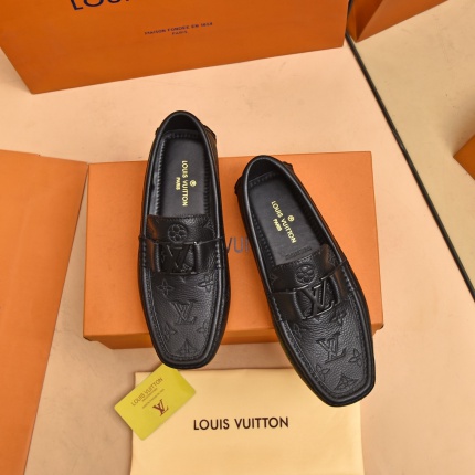 Louis Vuitton Leather Loafers For Men in 186999