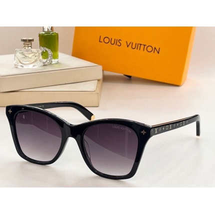 Louis Vuitton AAA Quality Sunglasses in 187114