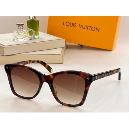Louis Vuitton AAA Quality Sunglasses in 187116