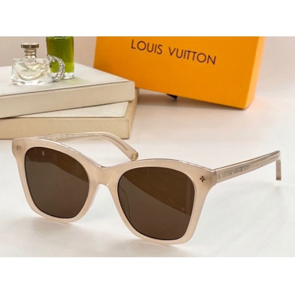 Louis Vuitton AAA Quality Sunglasses in 187118