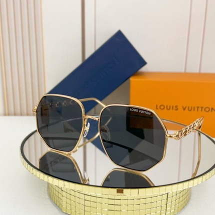 Louis Vuitton AAA Quality Sunglasses in 187128