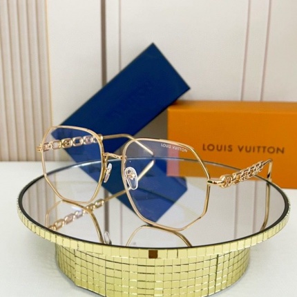 Louis Vuitton AAA Quality Sunglasses in 187129