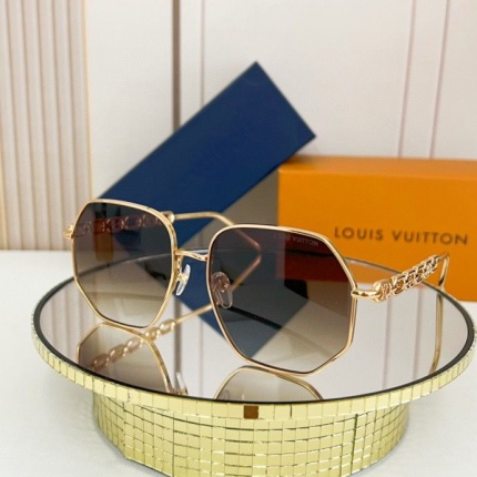 Louis Vuitton AAA Quality Sunglasses in 187131