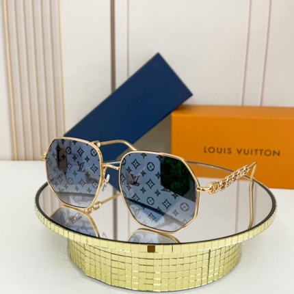 Louis Vuitton AAA Quality Sunglasses in 187134