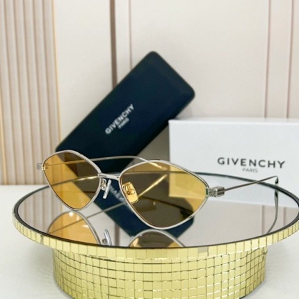 Givenchy AAA Quality Glasses in 187412