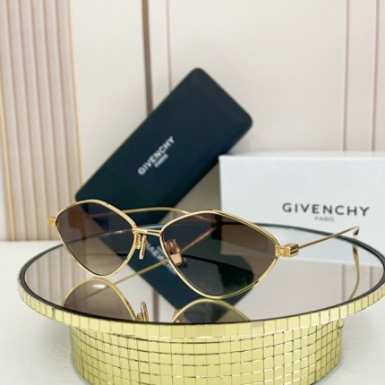 Givenchy AAA Quality Glasses in 187413