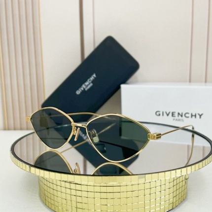 Givenchy AAA Quality Glasses in 187414