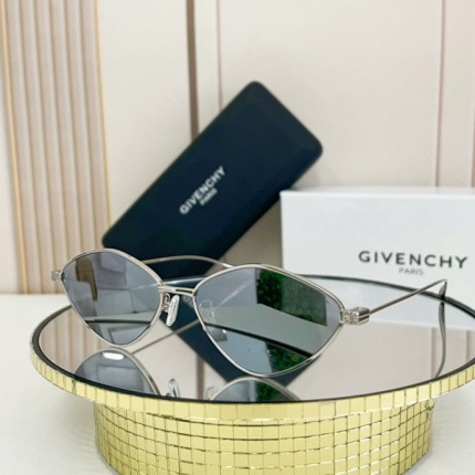 Givenchy AAA Quality Glasses in 187415
