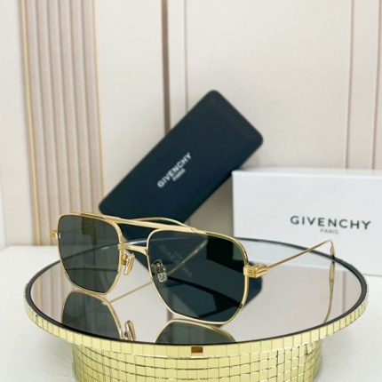 Givenchy AAA Quality Glasses in 187422