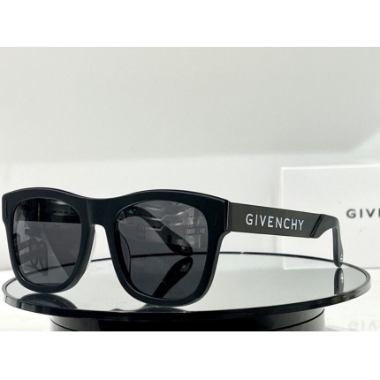 Givenchy AAA Quality Glasses in 187442